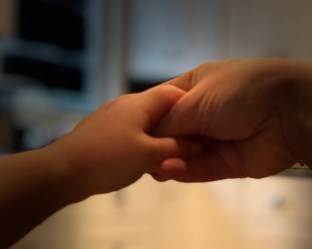 dani and mommy's hands